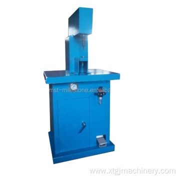 Pneumatic foot riveting machine for brake shoe